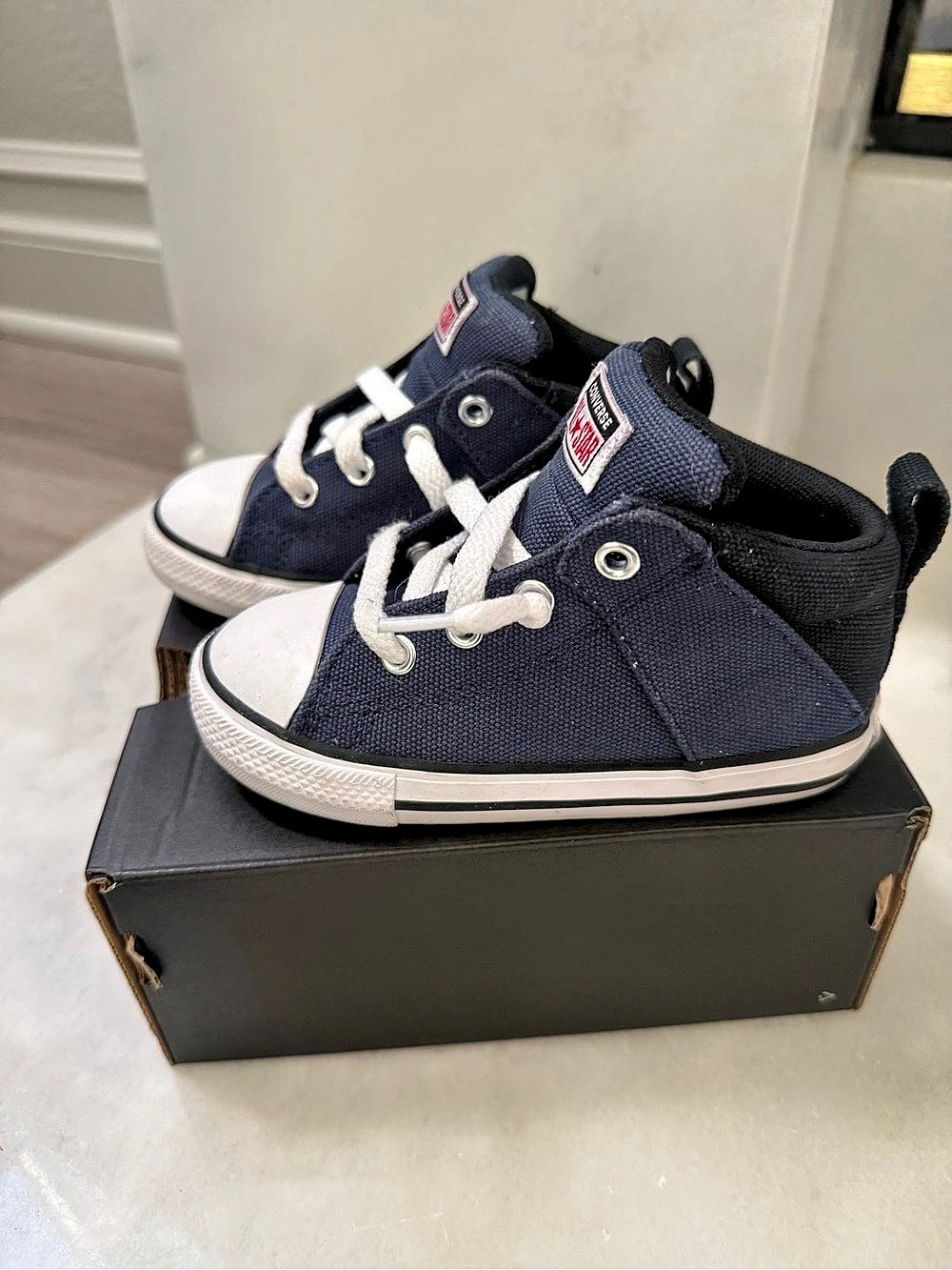 Converse Chuck Taylor All Star Axel Mid